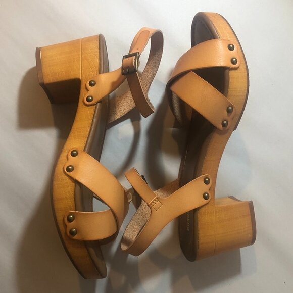 CUSHIONAIRE Sandals Women's Size 9 Honey Slate Faux Wood Block Heel - Picture 10 of 12